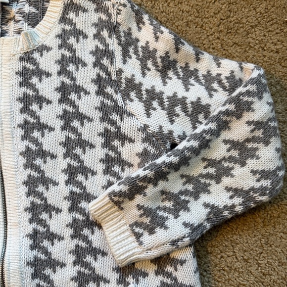 Old Navy Sweater Zip up - Picture 5 of 6